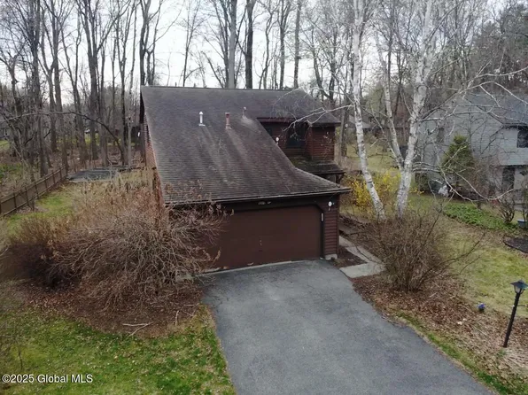 220 Woodscape Drive, Albany, NY 12203