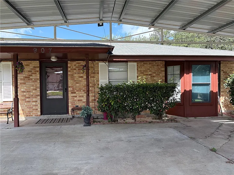 907 N Hugo St — Photo 2