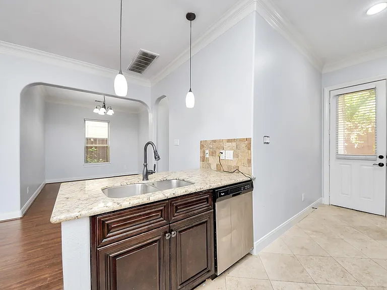 11045 Upland Forest Dr — Photo 8
