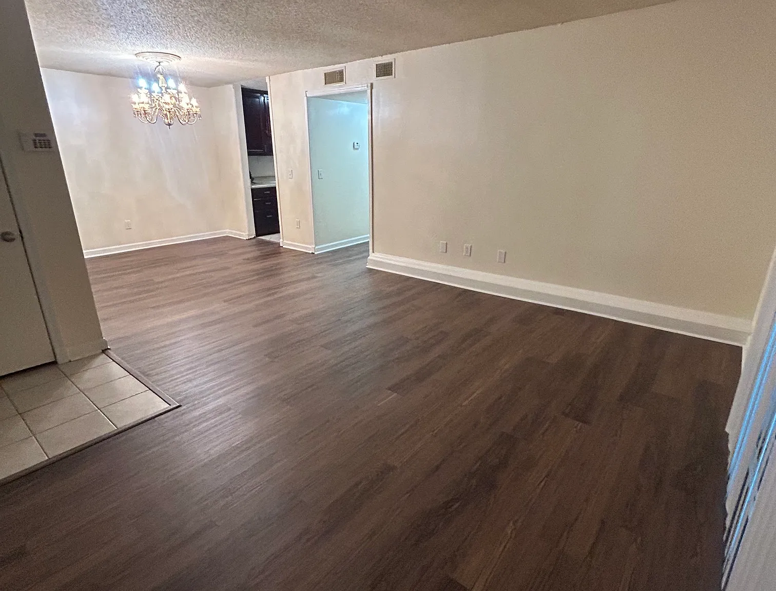 2 bed, 1100 sqft, $1,100 — Photo 2