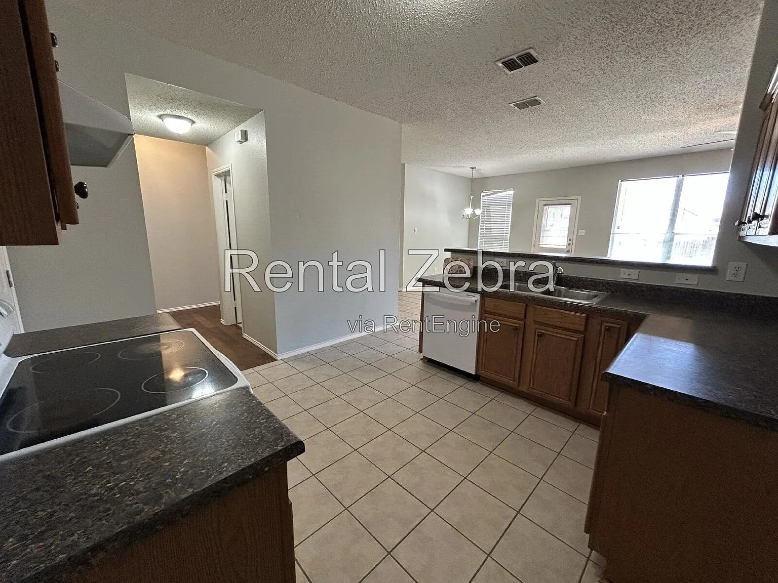 4 bed, 2.5 bath, 2453 sqft, $2,100 — Photo 4