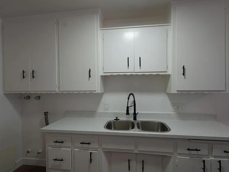 10300-10304 La Reina Ave — Photo 6