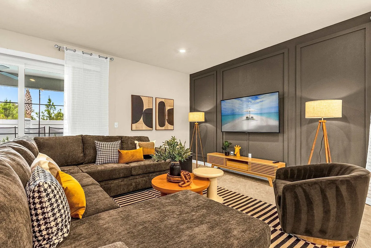 8 bed, 6.0 bath, 4025 sqft, $5,329 — Photo 1