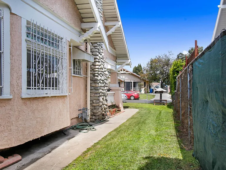 1246 W 48th St — Photo 25