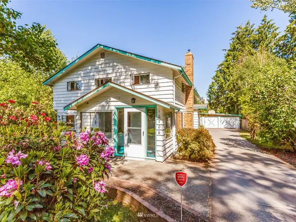 10706 35th Avenue NE, Seattle, WA 98125