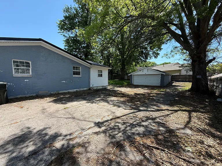 2360 Liberty Rd — Photo 17