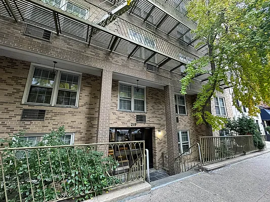 Rented by Cayenne Realty Group | media 7