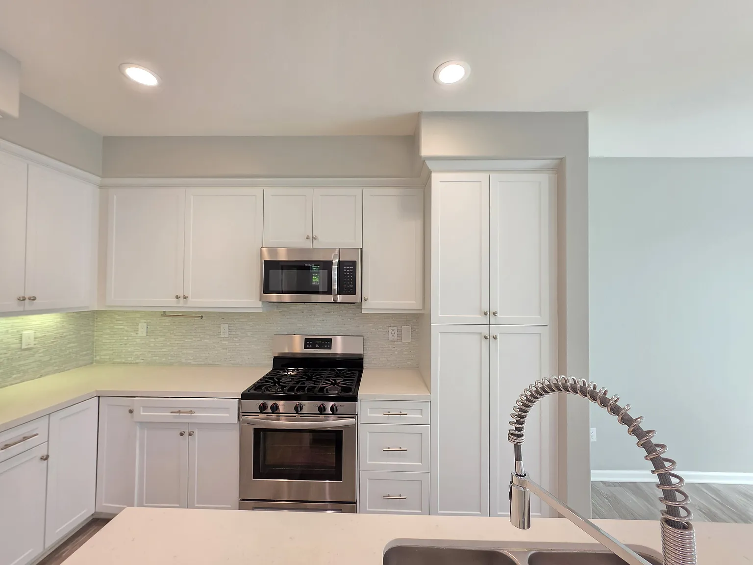 4 bed, 2.5 bath, 1574 sqft, $4,000 — Photo 2