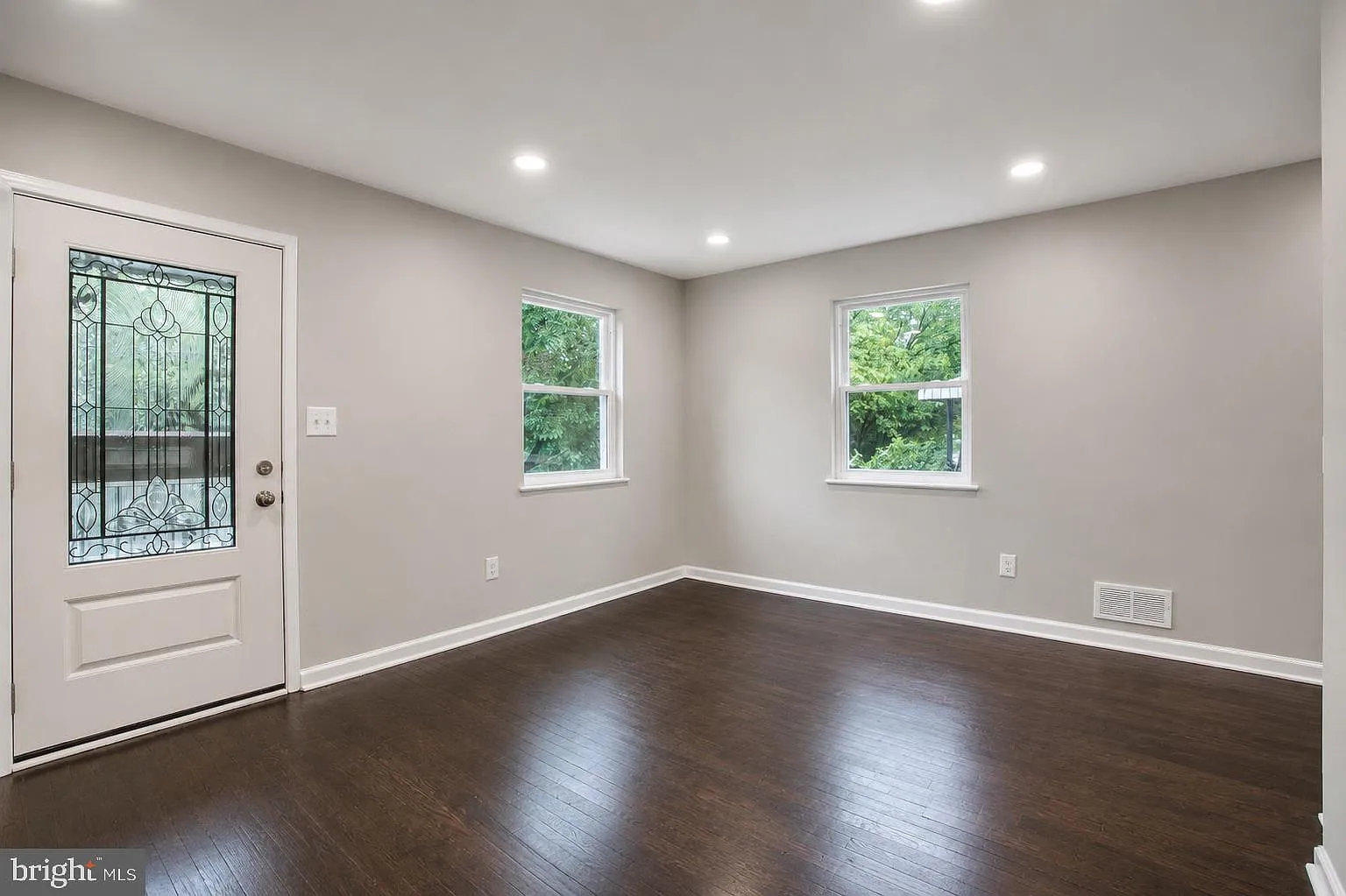 3 bed, 2.5 bath, 1278 sqft, $4,600 — Photo 3