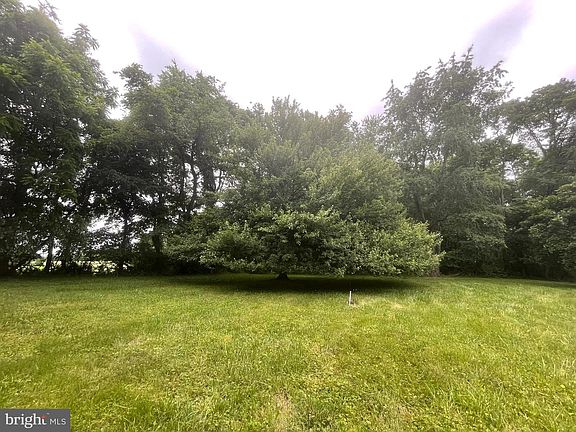 4th image of 2300 Edwards Ln