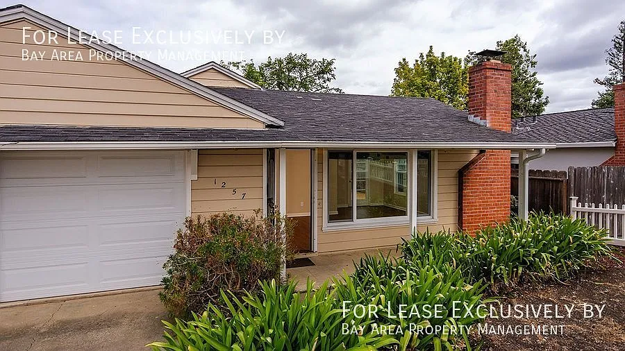 1257 Crompton Rd photo 1