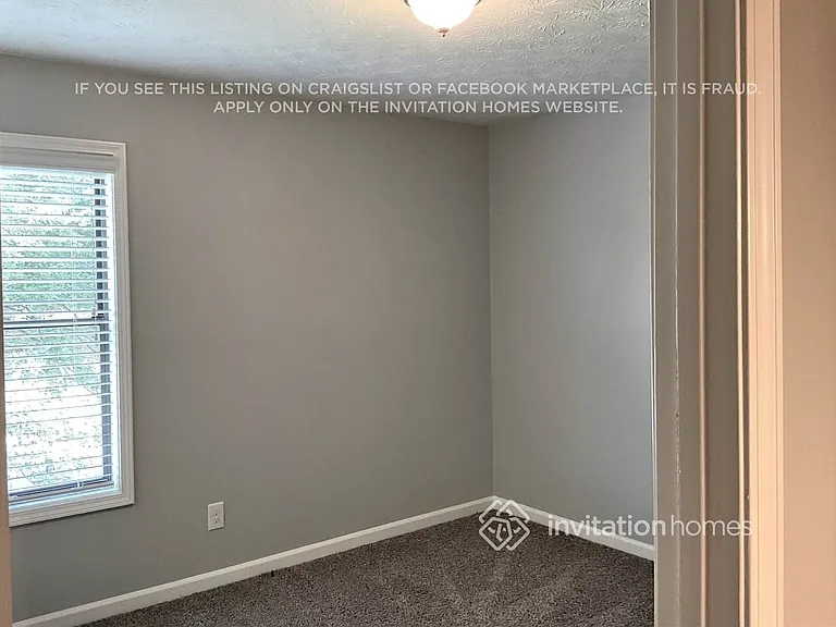 2417 Broward Dr NE — Photo 4