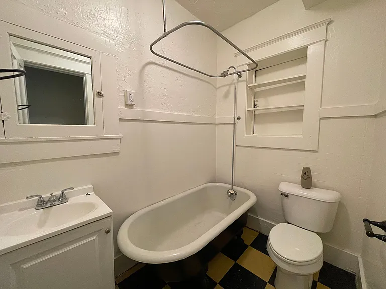 Raintree Apartments — Photo 18