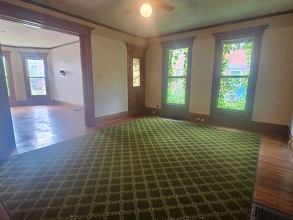 4th image of 556 W 8th St APT 1