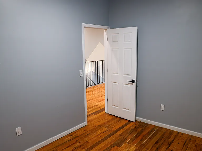 1225 Taylor Ave — Photo 8
