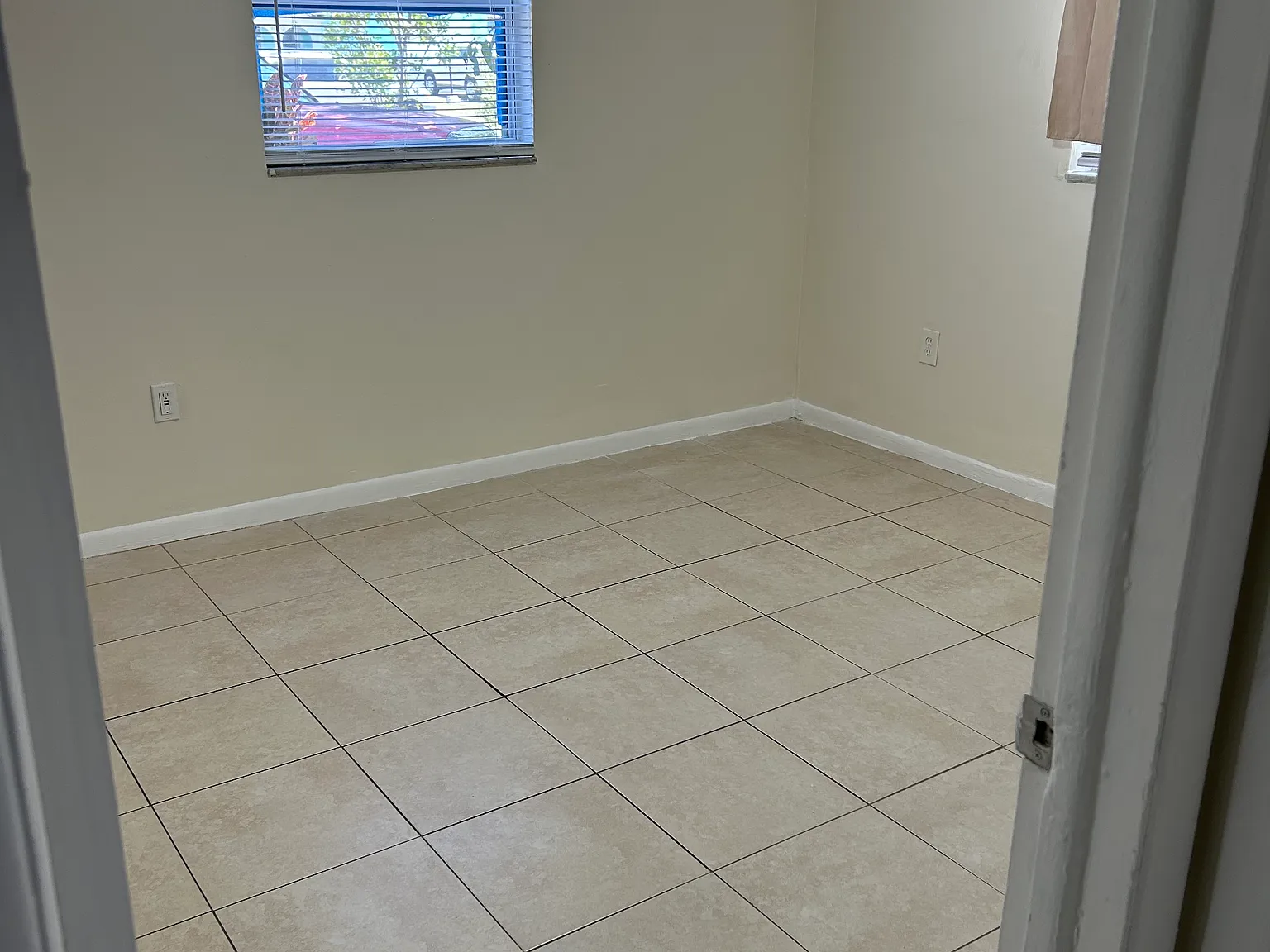 3 bed, 946 sqft, $1,870 — Photo 3