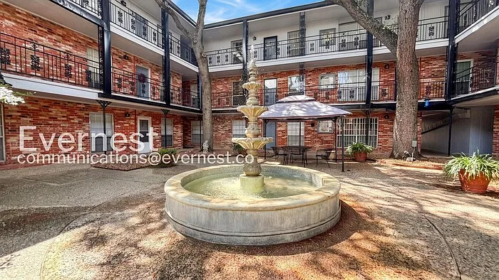 2 bed, 1.0 bath, 848 sqft, $1,295 — Photo 4