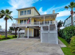 1618 Copra St, Tiki Island, TX 77554