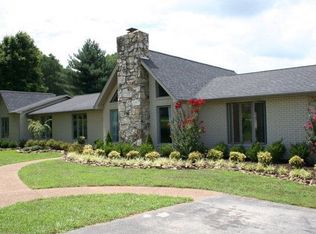 2208 Hidden Cove Rd, Cookeville, TN 38506