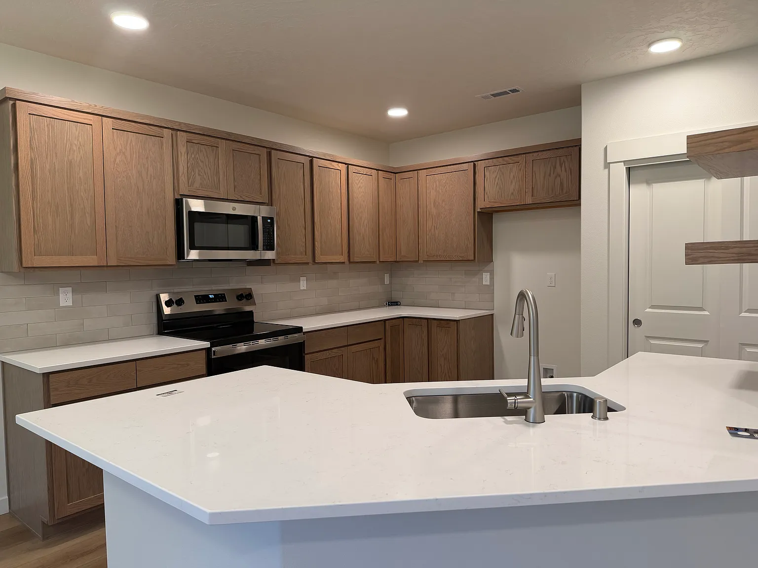 3 bed, 1574 sqft, $2,350 — Photo 4