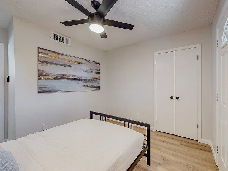 Remodeled / Fully Loaded / Furnished 2 Bed / 2 Bath in Uptown — Photo 14
