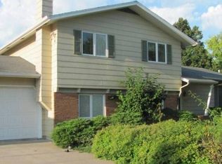 839 E Phoenix Ave, Grand Island, NE 68801