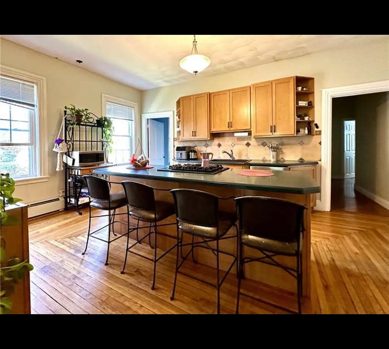 3 bed, 1600 sqft, $2,500 — Photo 2