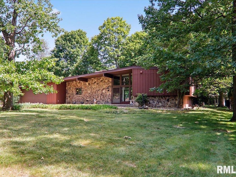 1st image of 921 W Deerbrook Dr