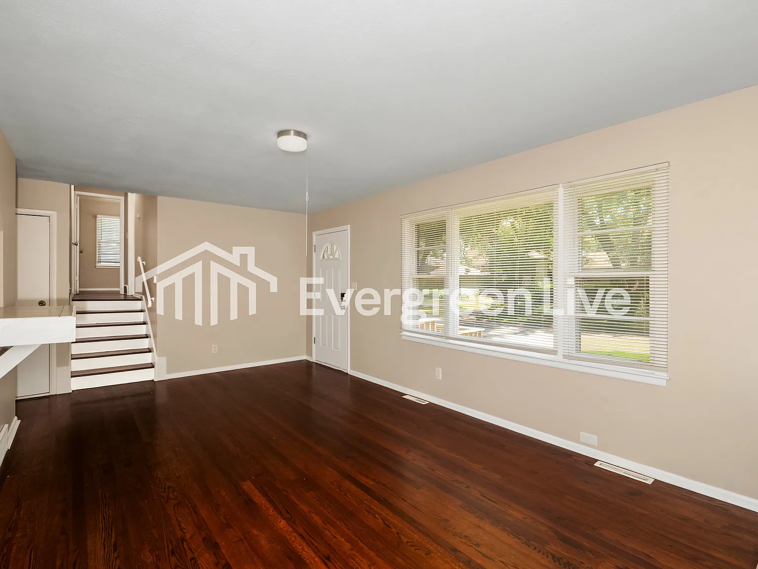 3 bed, 1.5 bath, 1316 sqft, $1,645 — Photo 4