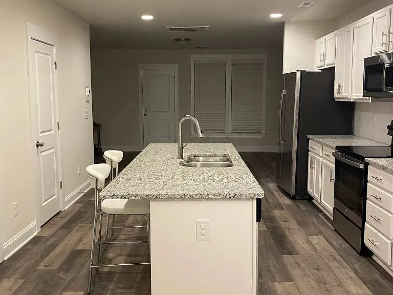 807 McArthur Ave — Photo 5