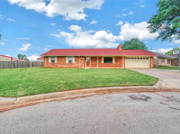 309 Connie Dr, Elk City, OK 73644