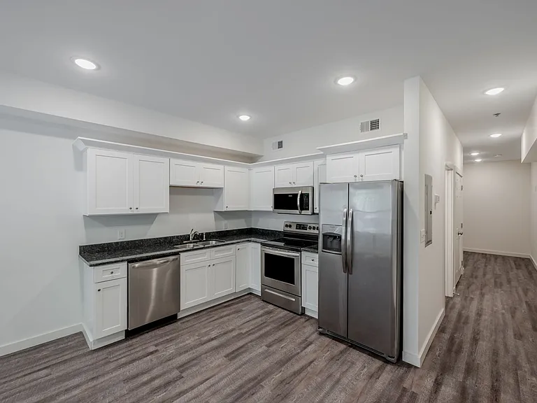 811 Douglas St #107 — Photo 5