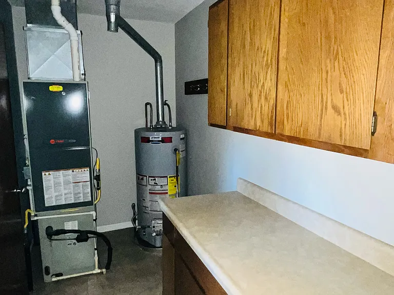 Laundry / Utility Room
Extra cabinets for storage
