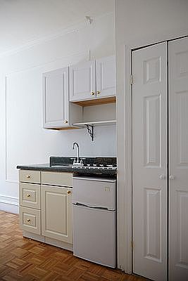 2nd image of 319 W 76th St APT 15