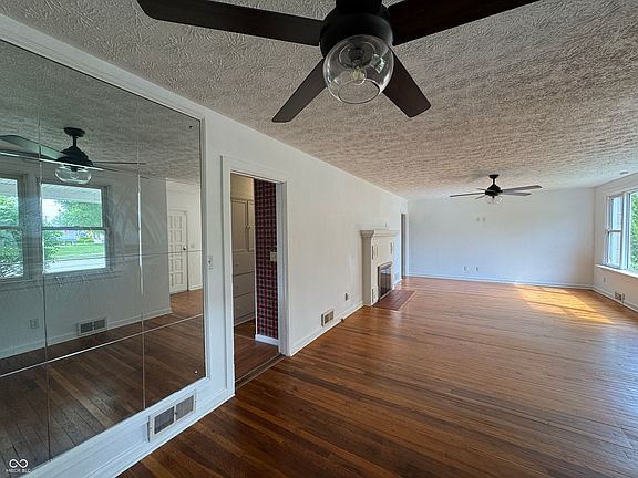 2nd image of 1231 N Main St