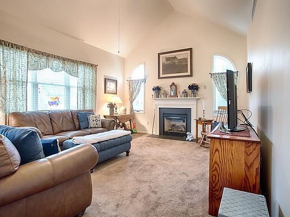 3rd image of 10 Stone Creek Ct