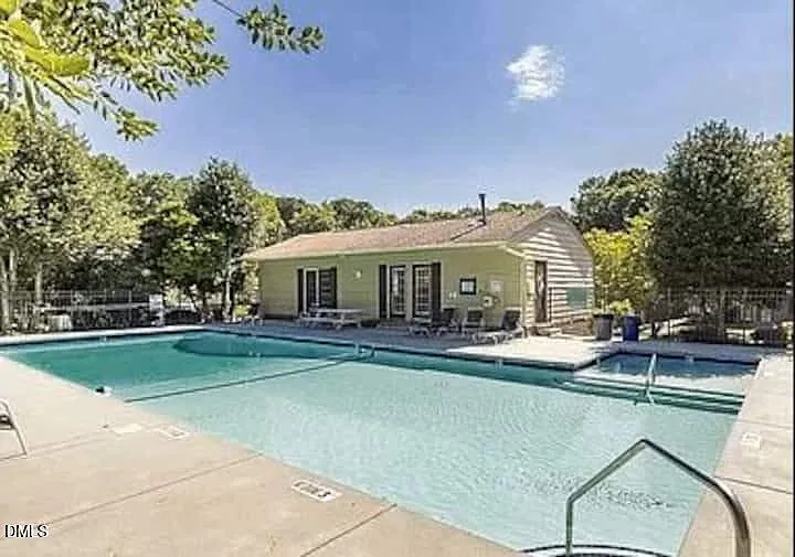 4701 Blue Bird Ct #E — Photo 27