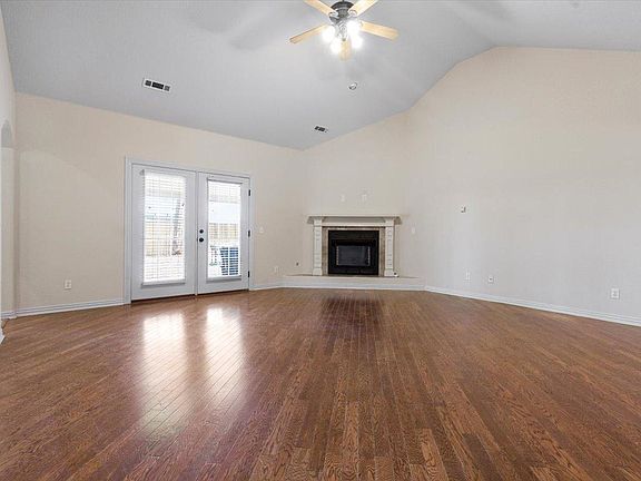 5th image of 302 NE M St