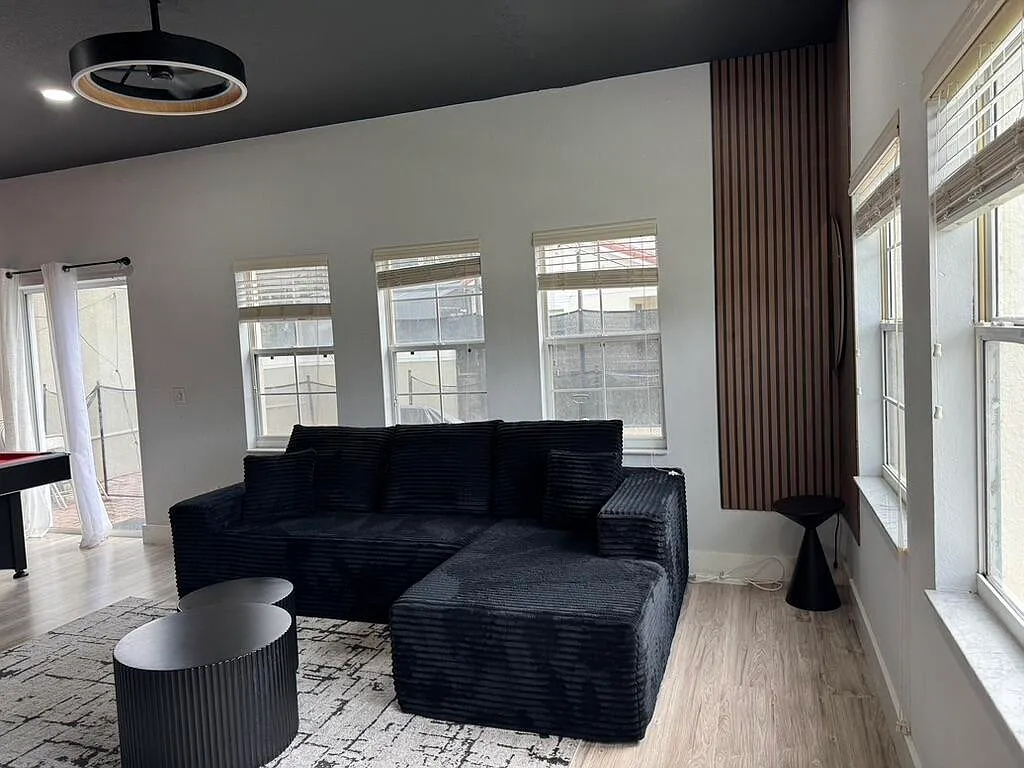 4 bed, 3.0 bath, 1636 sqft, $4,000 — Photo 3
