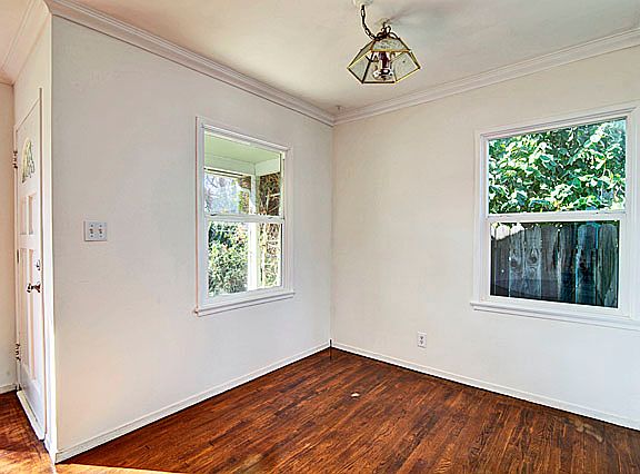 4th image of 16543 Gilmore St