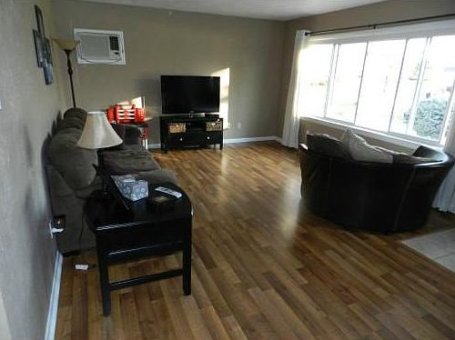 5th image of 402 Fountain St
