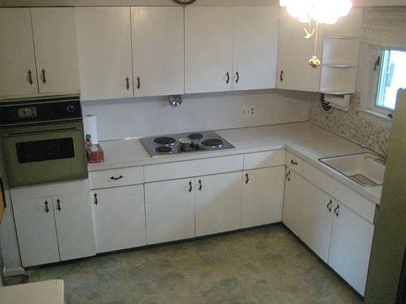 kitchen has lots of cabinets