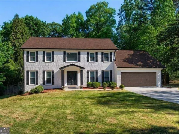 2368 Fenhurst Pl, Dunwoody, GA 30338