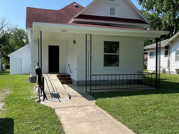 1005 W Main St, Chanute, KS 66720