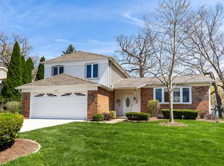 8209 Lindenwood Ln, Woodridge, IL 60517