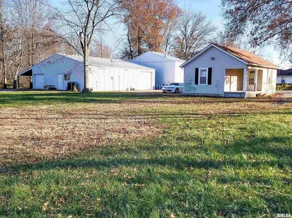 138 Camelia Rd, Flora, IL 62839