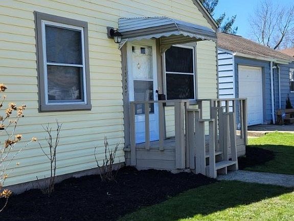 3rd image of 13507 Emery Ave