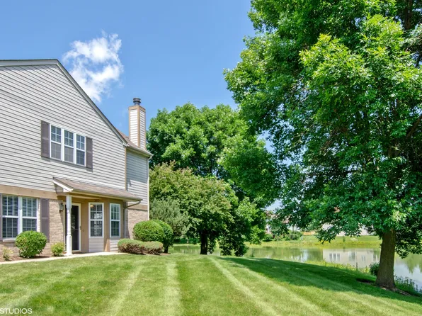 320 Crystal Ridge Dr #0, Crystal Lake, IL 60012