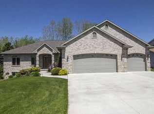 647 Willow Dr, Mishicot, WI 54228