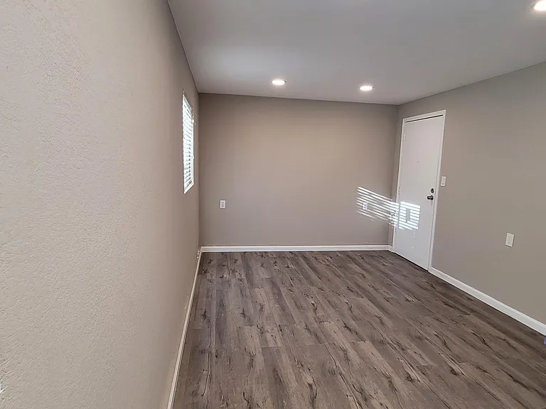 8431 San Carlos Ave #STUDIO — Photo 5